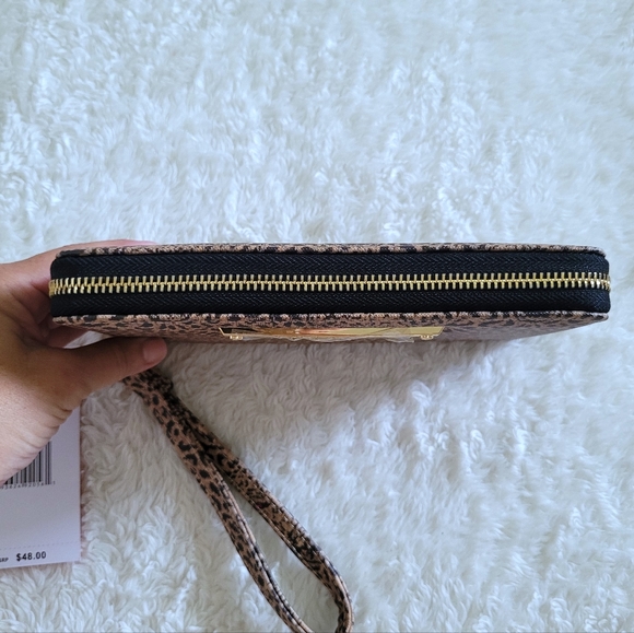 Betsey Johnson Leopard🐆 Wristlet - NWT - Picture 4 of 16
